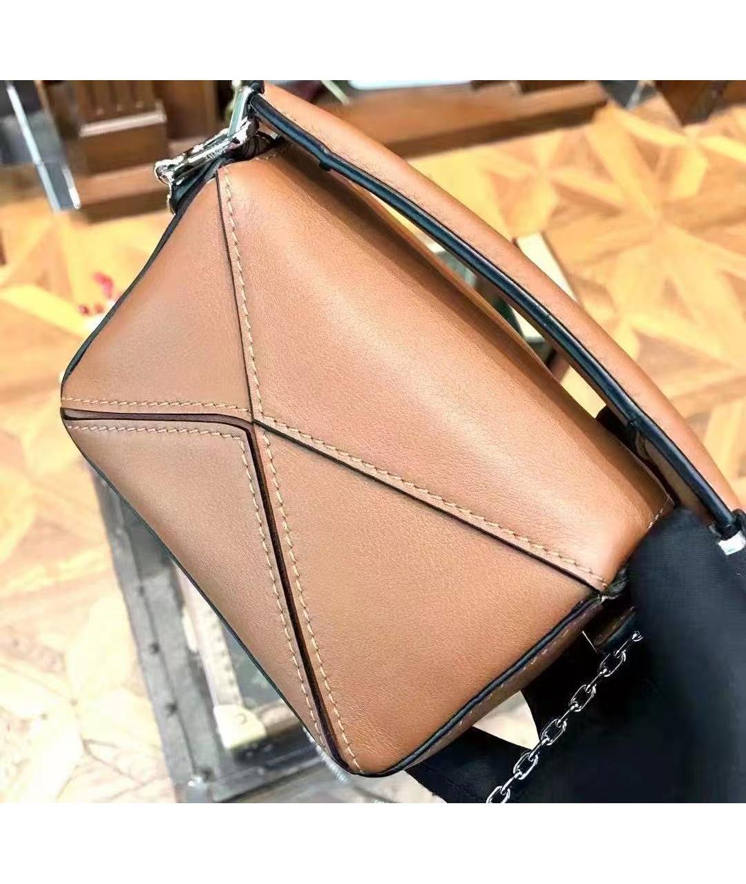 LOEWE Бежевая кожаная сумка с короткими ручками, фото 5