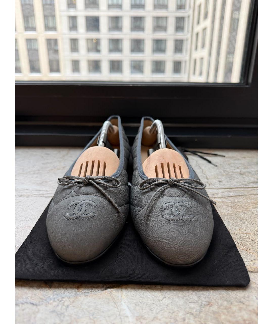CHANEL Серые кожаные балетки, фото 2