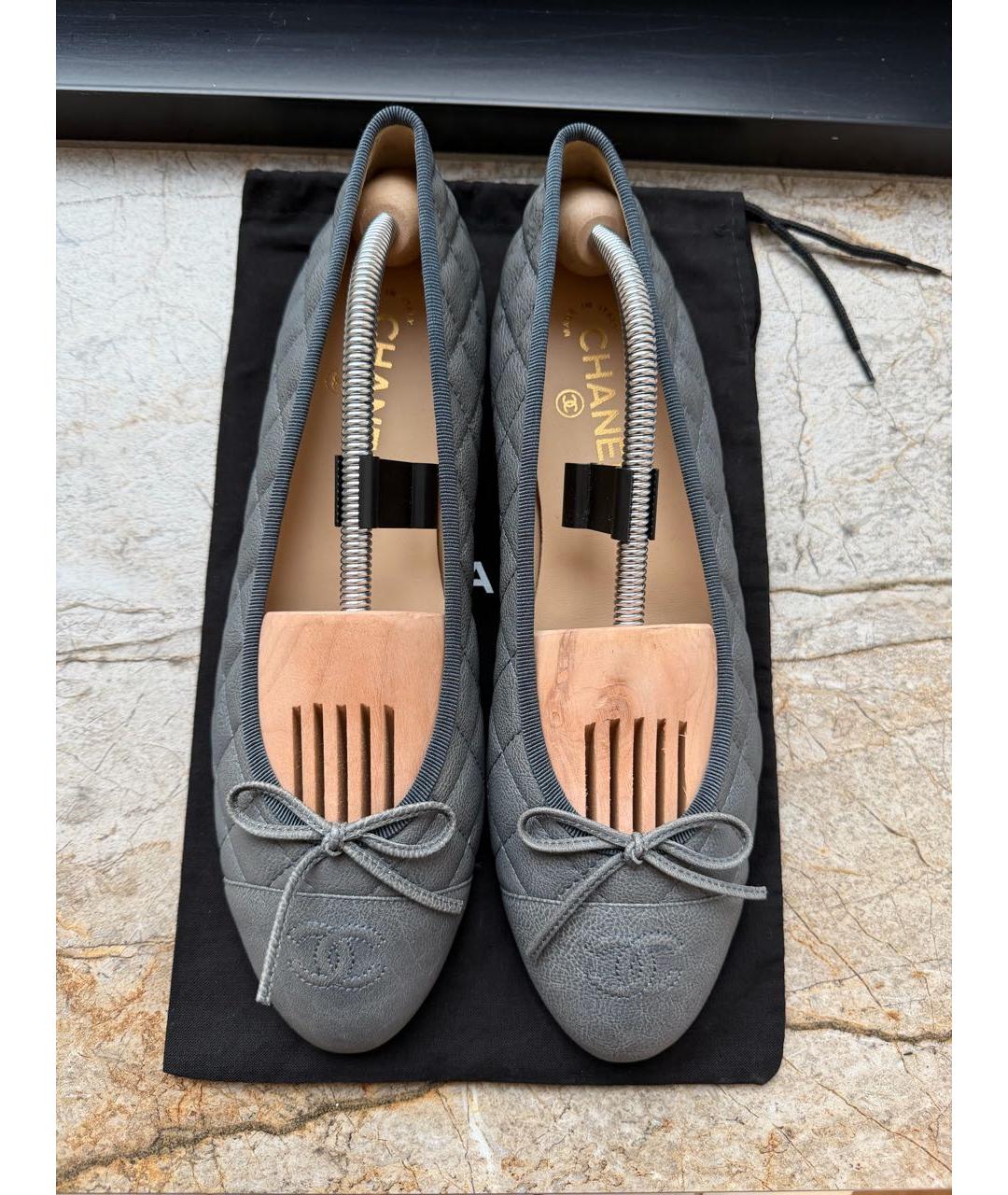 CHANEL Серые кожаные балетки, фото 3
