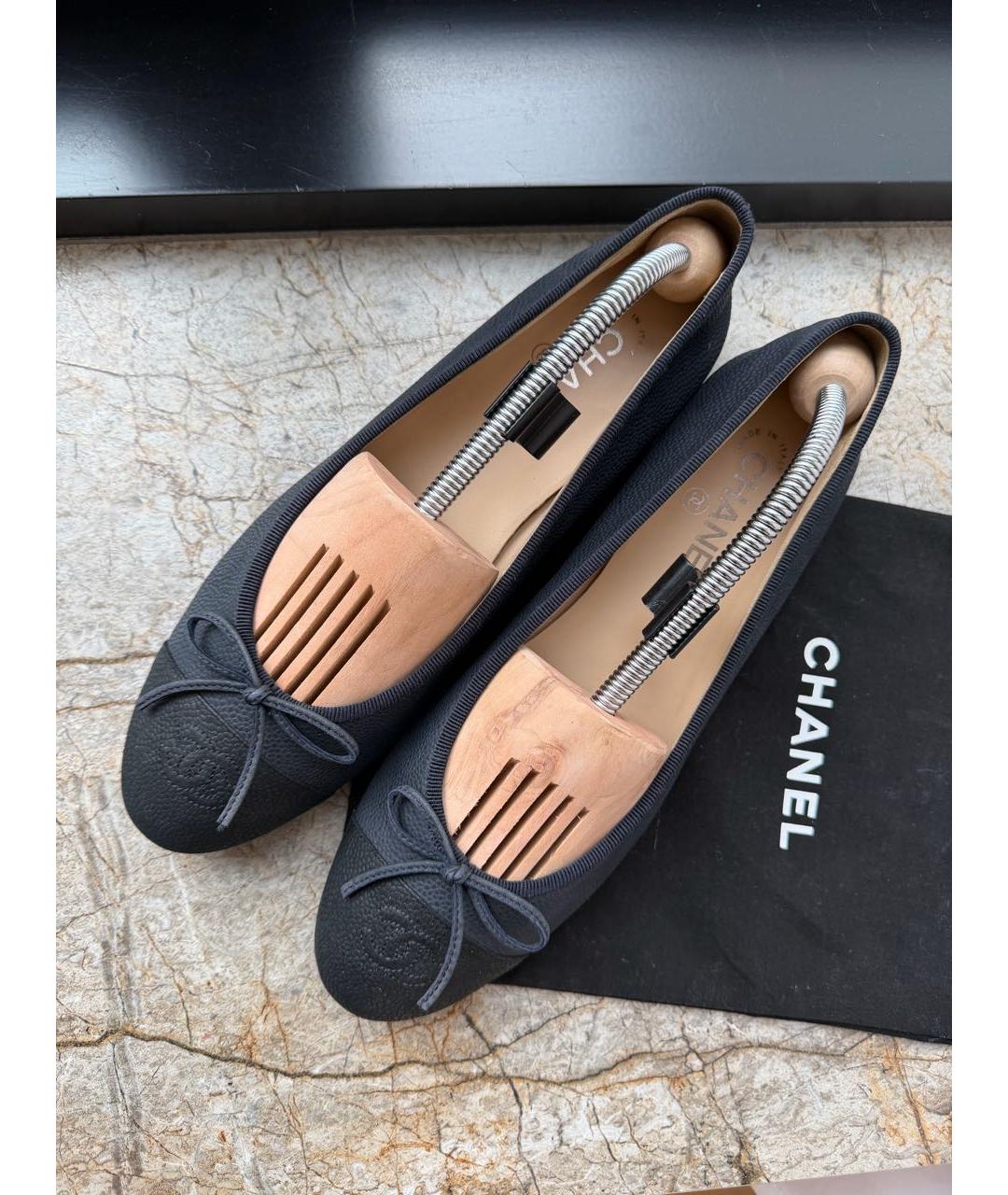 CHANEL Темно-синие кожаные балетки, фото 3