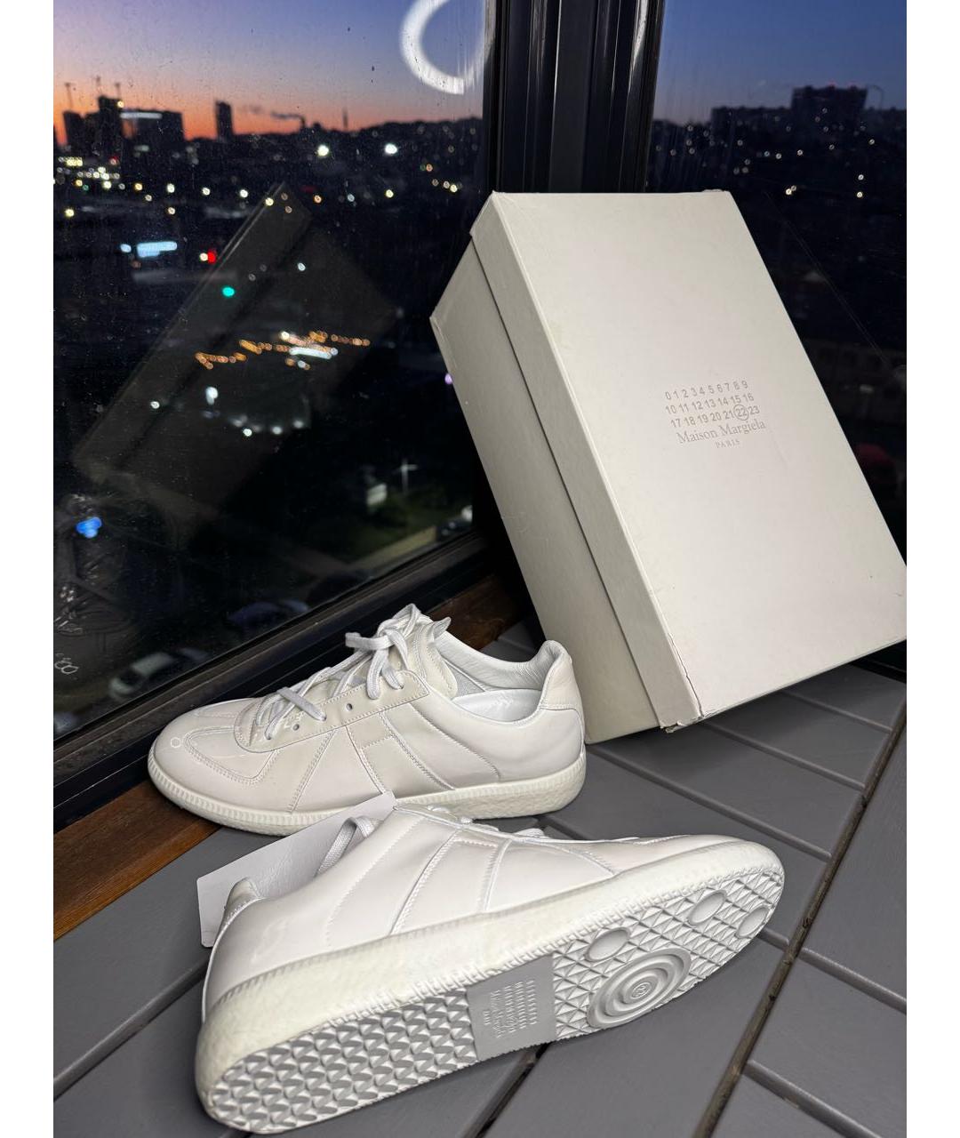 MAISON MARGIELA Белые низкие кроссовки / кеды из лакированной кожи, фото 2