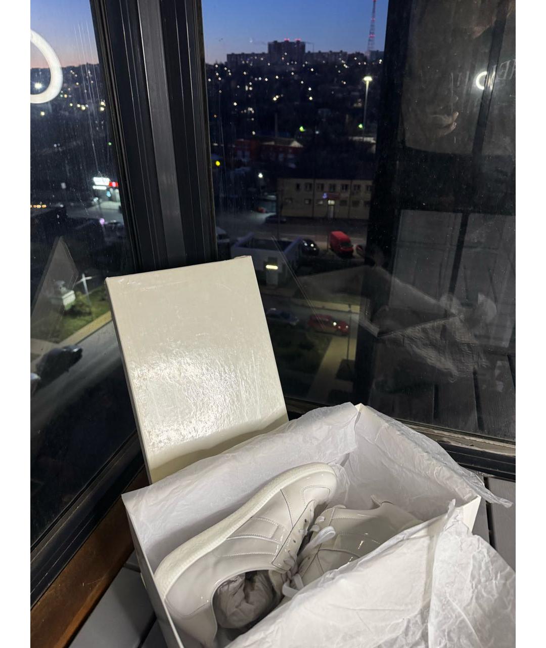 MAISON MARGIELA Белые низкие кроссовки / кеды из лакированной кожи, фото 6