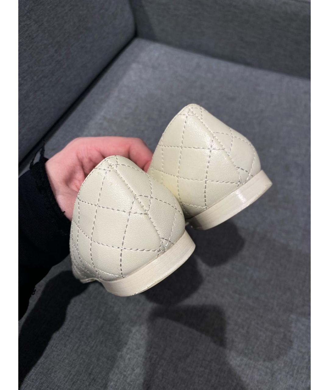 CHANEL Белые кожаные балетки, фото 3