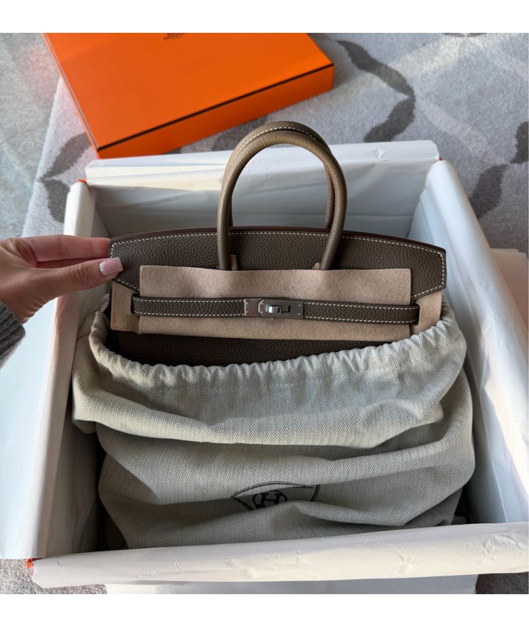 HERMES Серая кожаная сумка с короткими ручками, фото 4