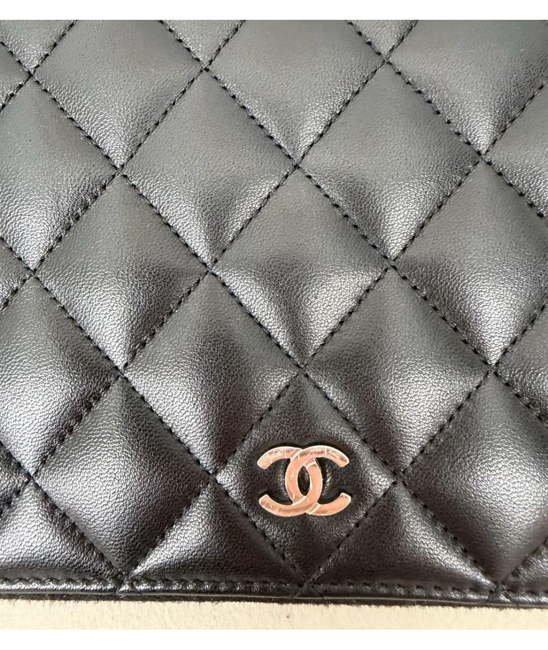 CHANEL Черная кожаная сумка с короткими ручками, фото 4