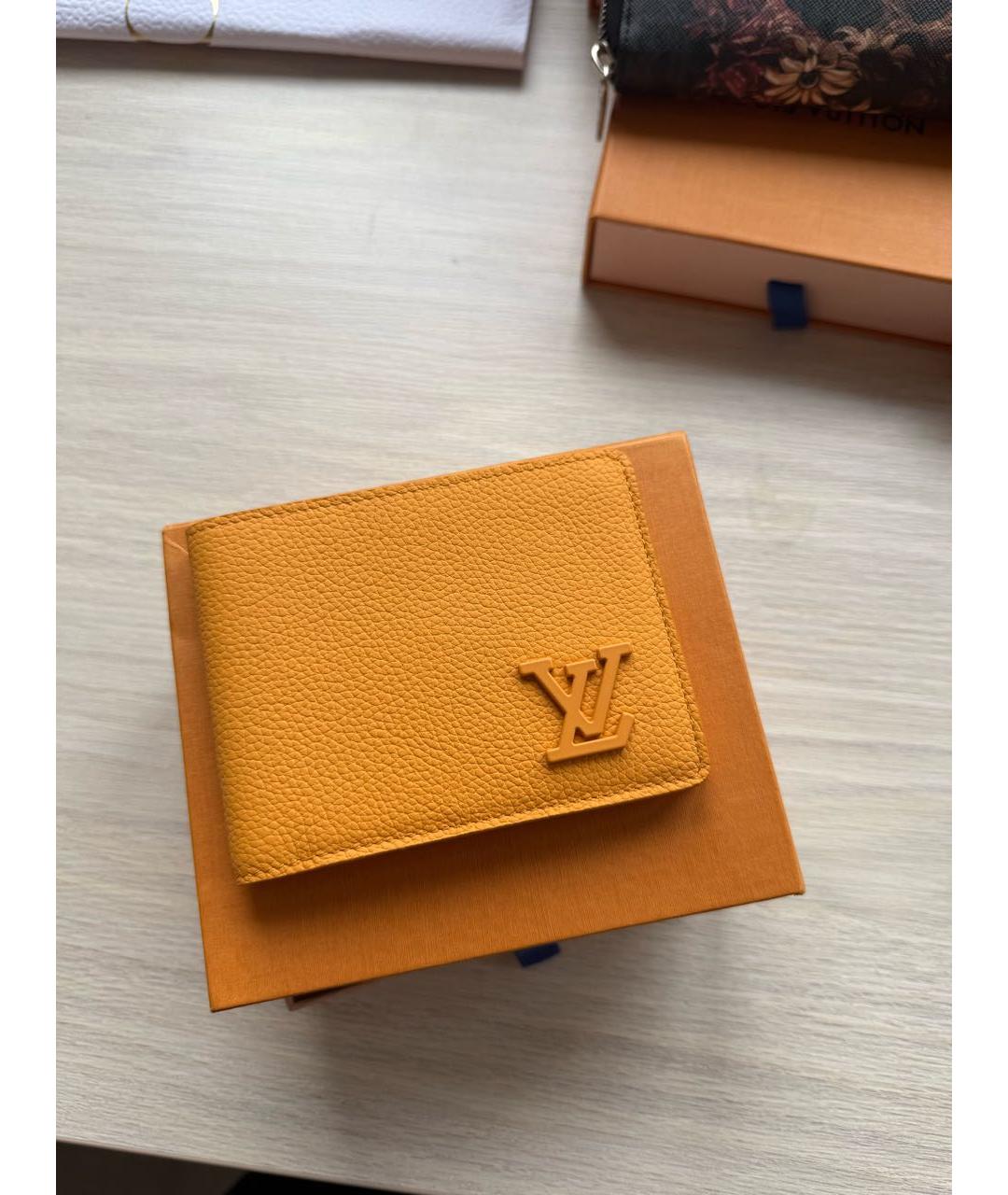 LOUIS VUITTON Оранжевый кожаный кошелек, фото 5