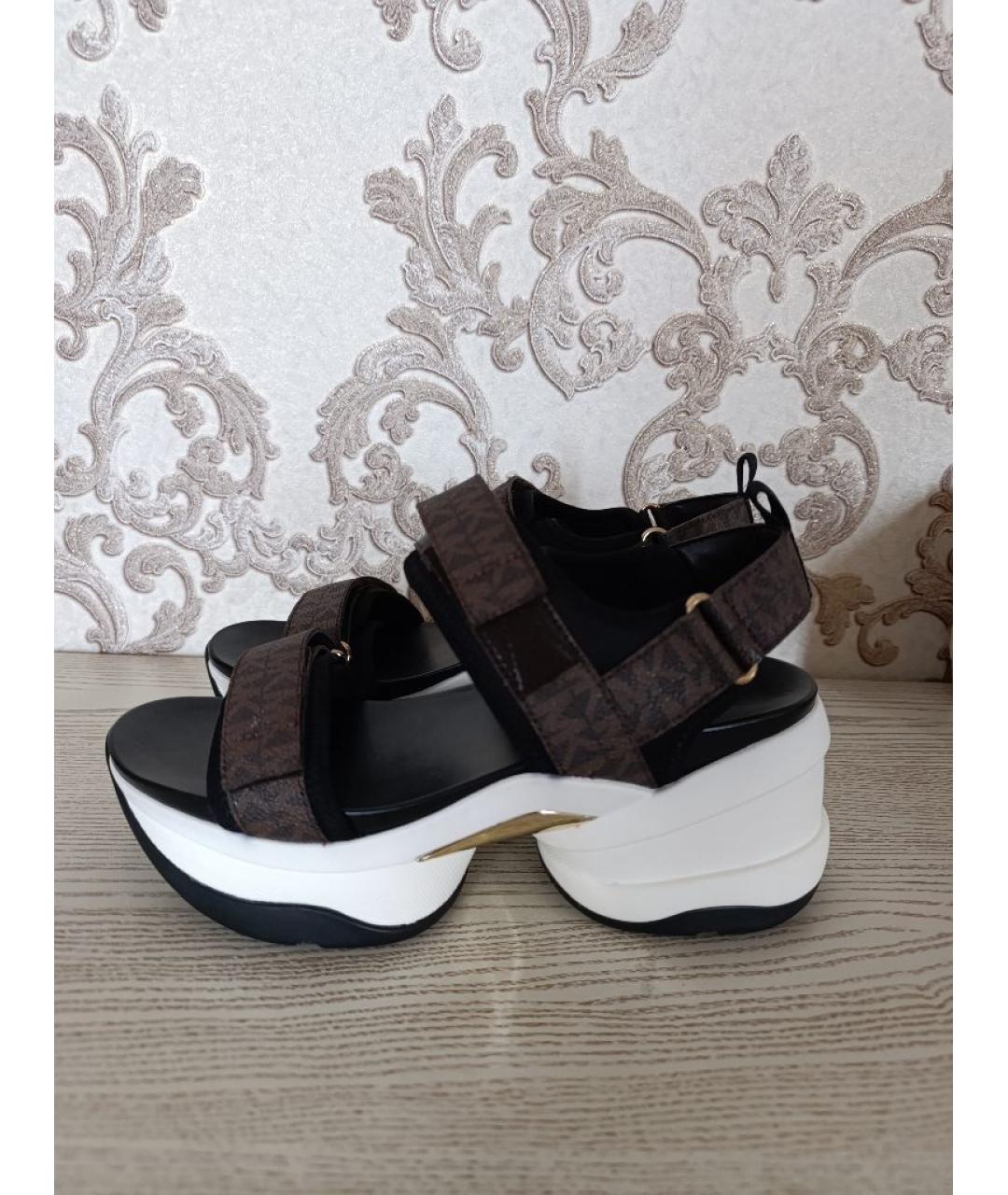 MICHAEL KORS Коричневые сандалии из искусственной кожи, фото 5