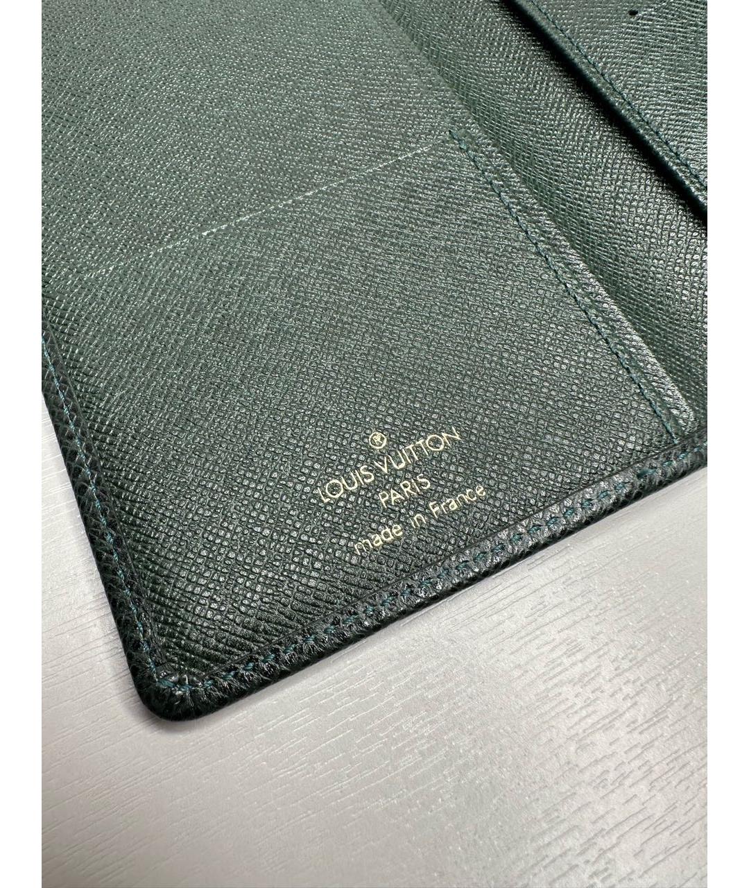 LOUIS VUITTON Зеленый кожаный кошелек, фото 5