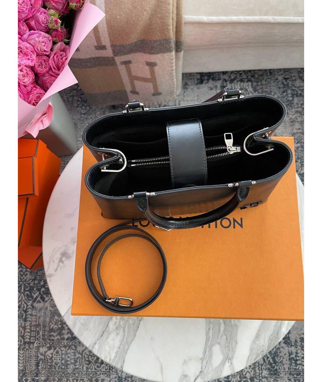 LOUIS VUITTON Черная кожаная сумка с короткими ручками, фото 4