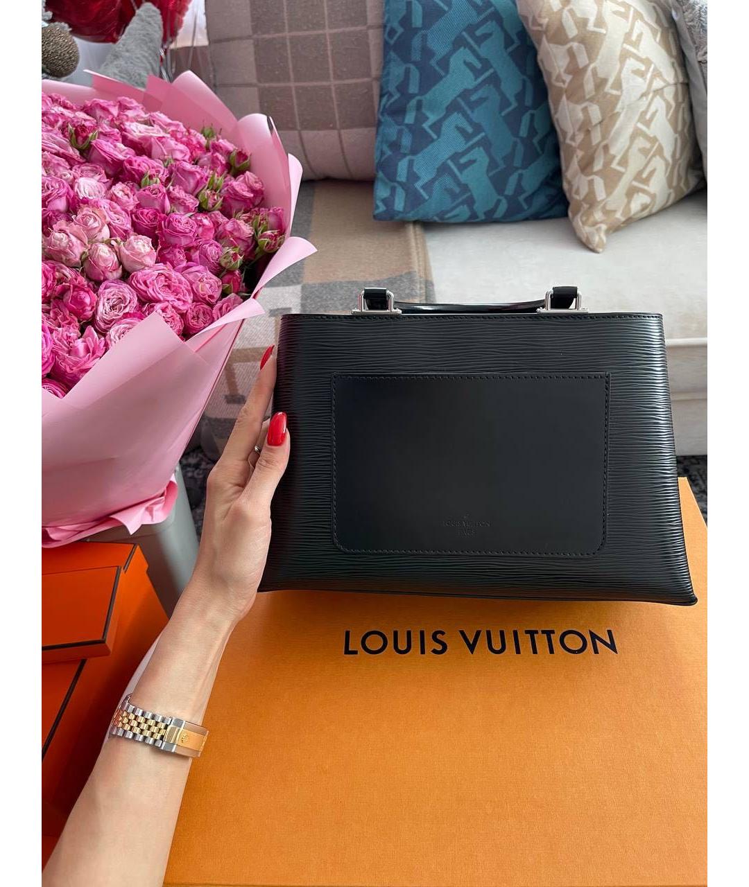 LOUIS VUITTON Черная кожаная сумка с короткими ручками, фото 3