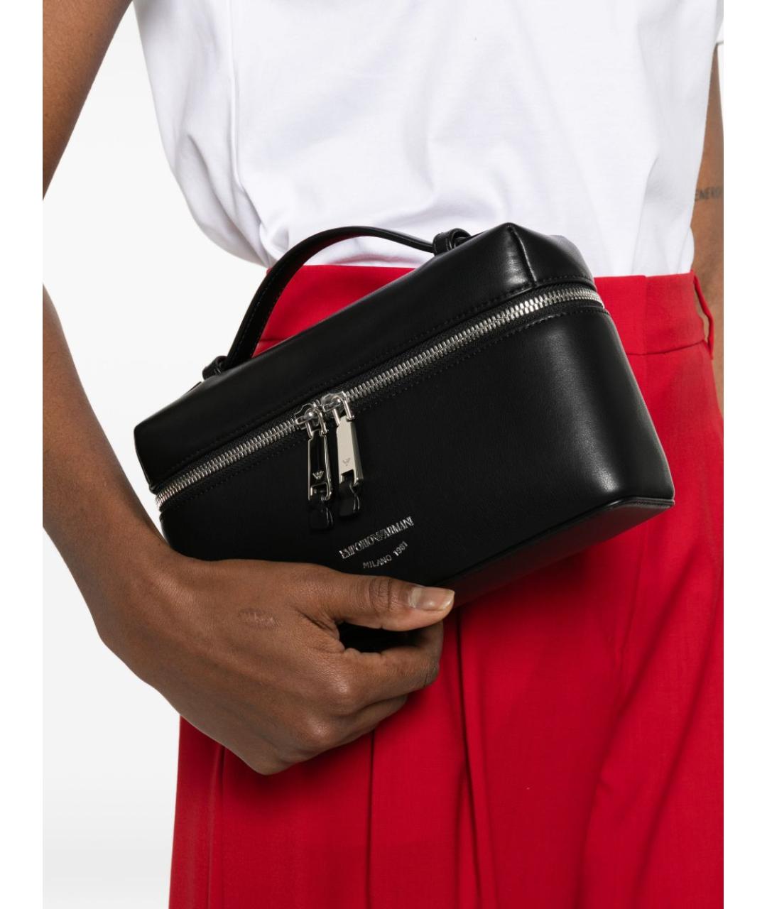 EMPORIO ARMANI Черная кожаная сумка с короткими ручками, фото 4