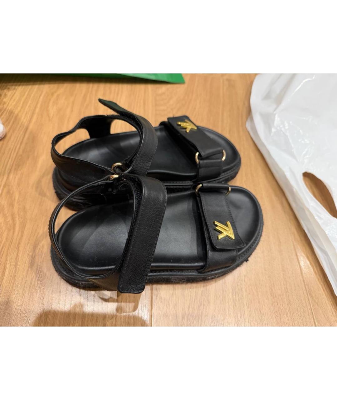 LOUIS VUITTON Черные кожаные сандалии, фото 2