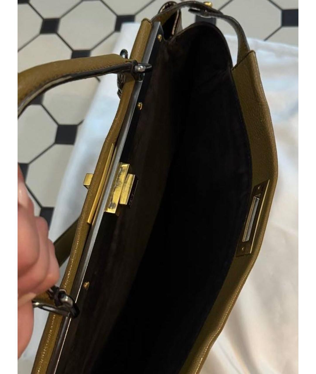 FENDI Коричневая кожаная сумка с короткими ручками, фото 3