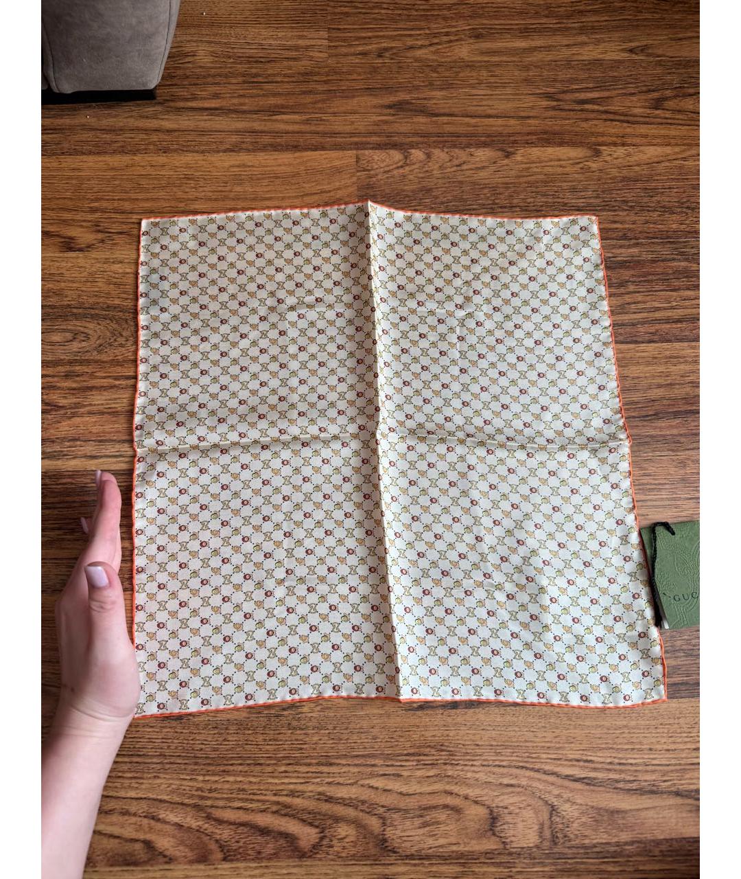 GUCCI Бежевый шелковый платок, фото 4