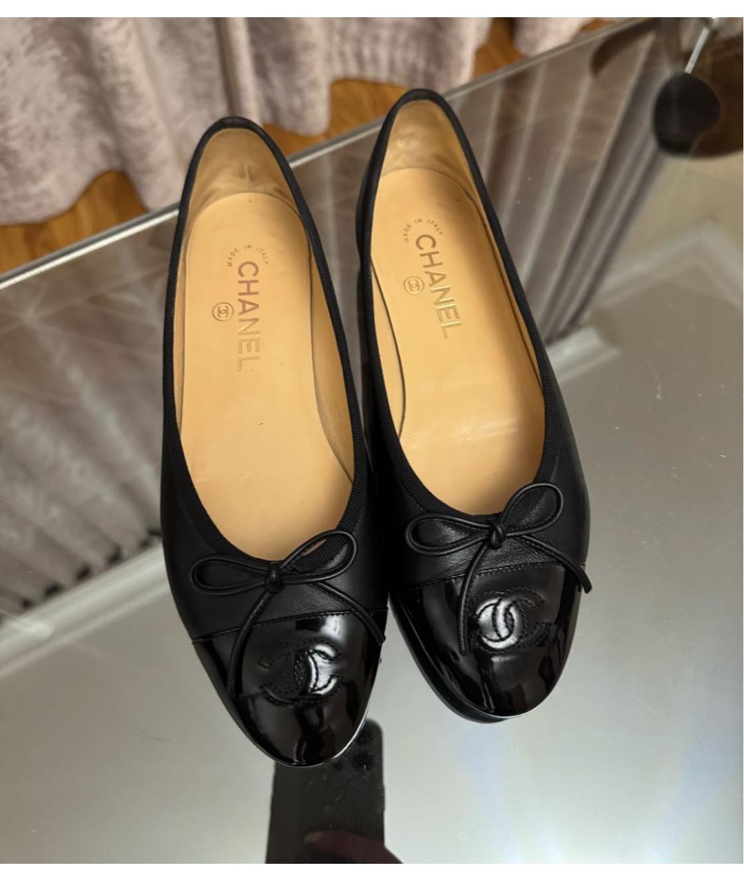 CHANEL Черные кожаные балетки, фото 2