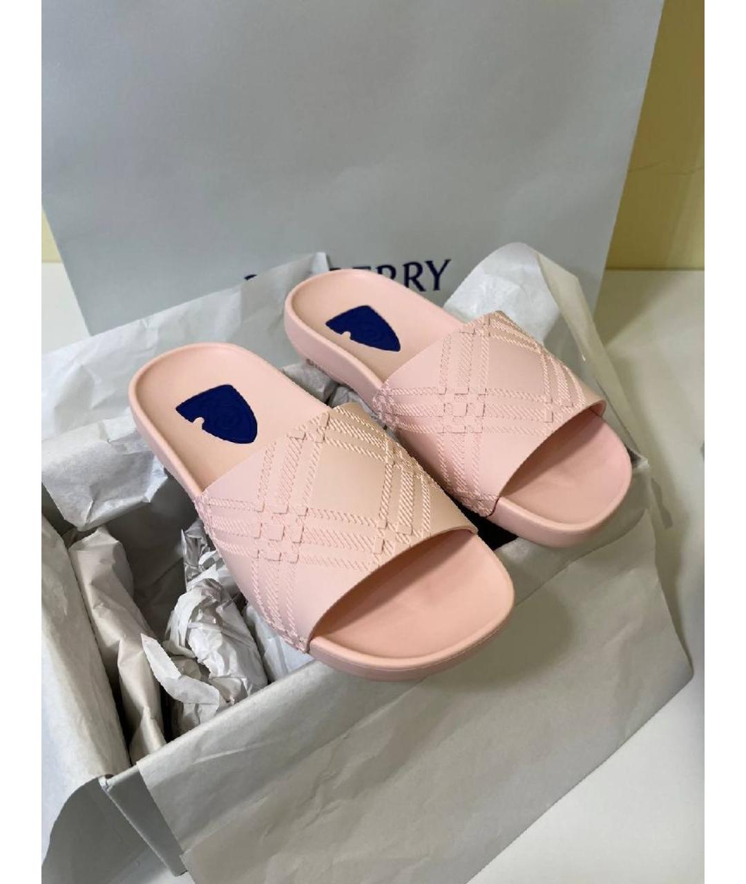 BURBERRY Розовые резиновые шлепанцы, фото 7