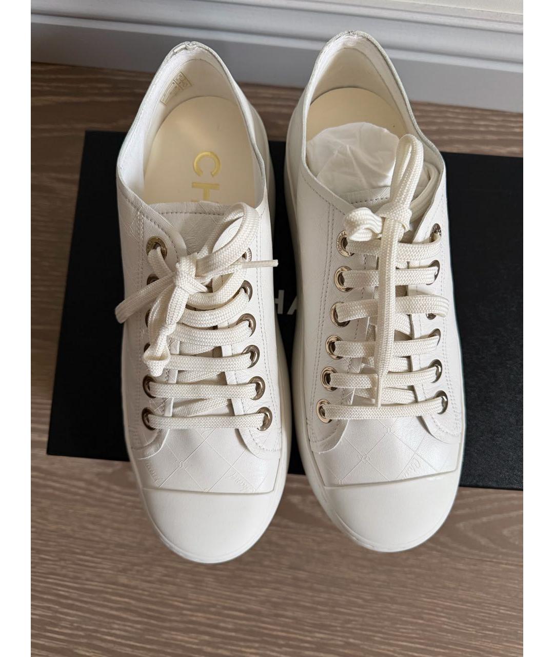 CHANEL Белые кожаные кеды, фото 3