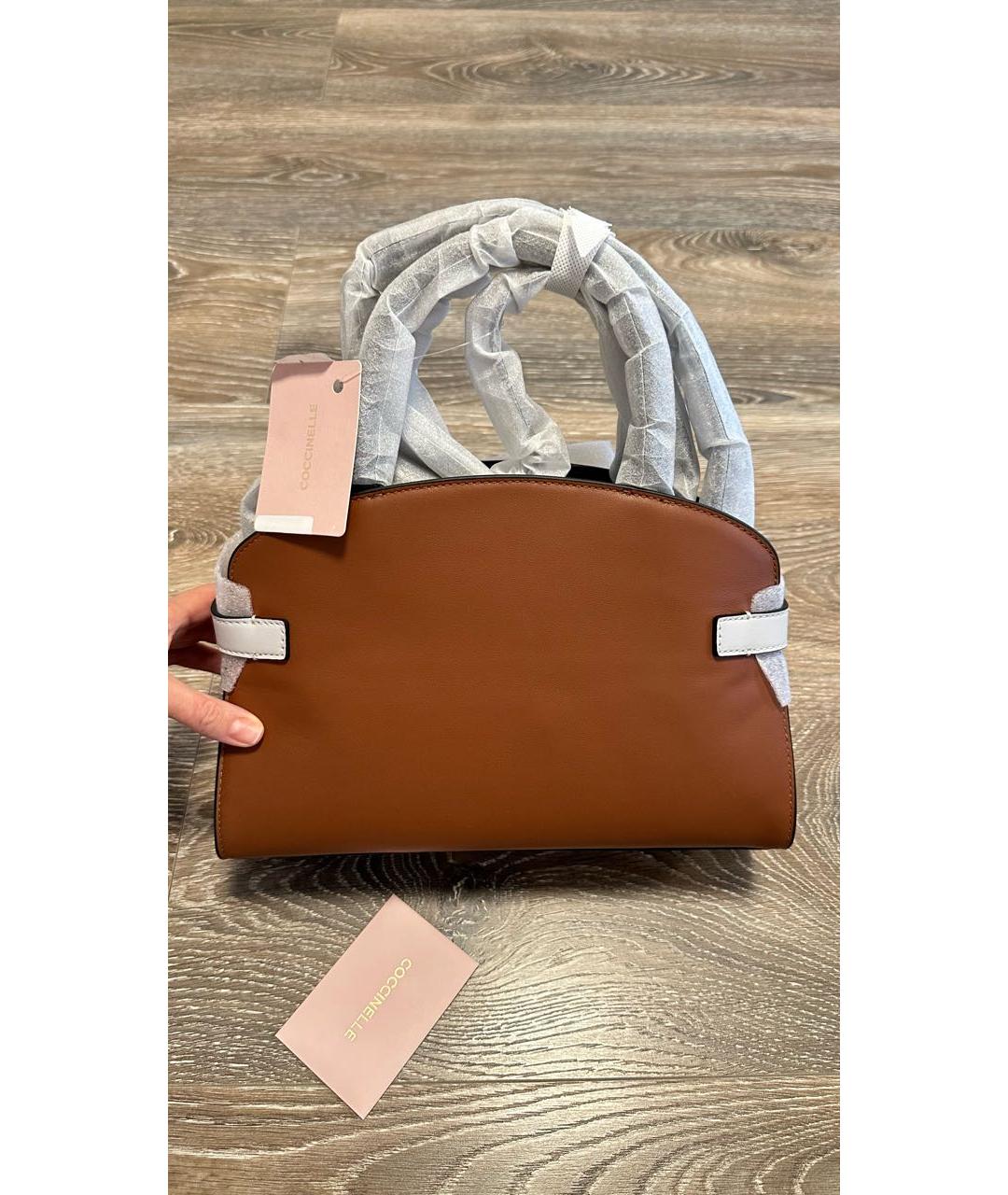 COCCINELLE Коричневая кожаная сумка с короткими ручками, фото 3