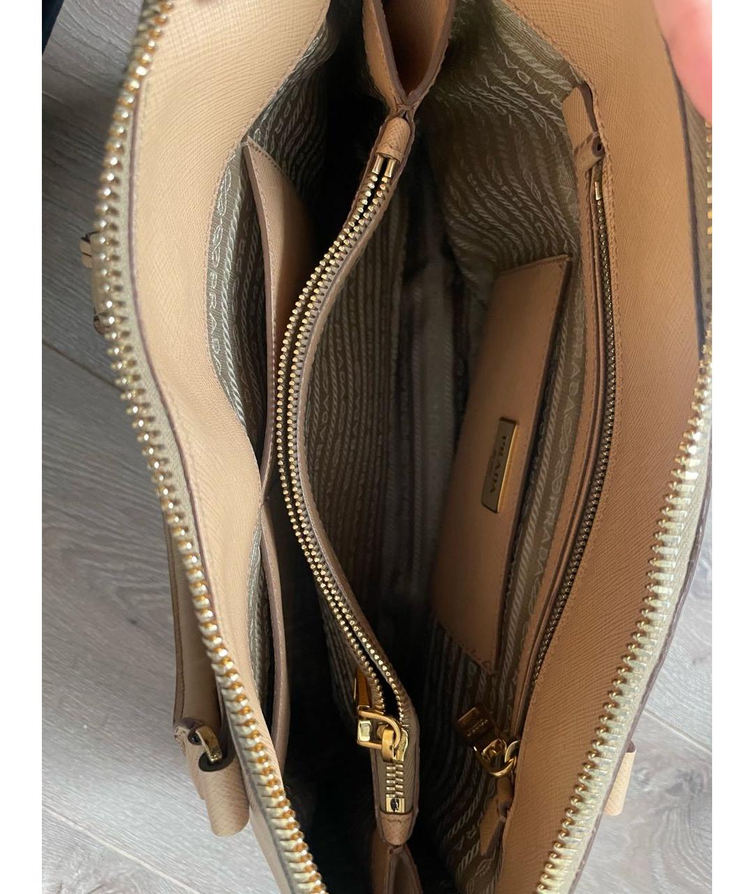 PRADA Бежевая кожаная сумка с короткими ручками, фото 4