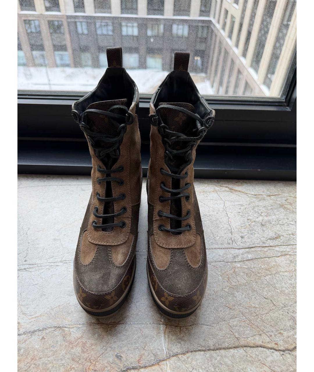 LOUIS VUITTON Коричневые замшевые ботинки, фото 2