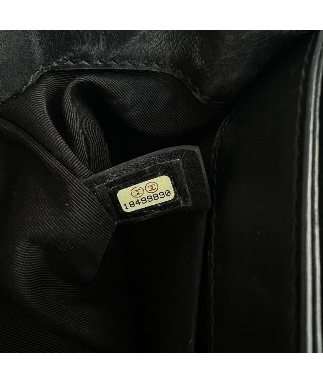 CHANEL Черная сумка через плечо из лакированной кожи, фото 7