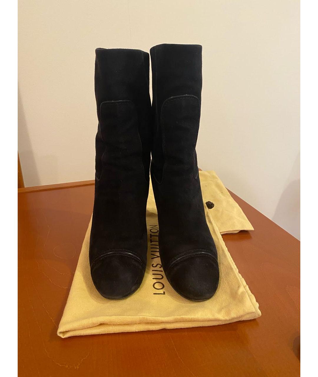 LOUIS VUITTON Черные замшевые полусапоги, фото 3