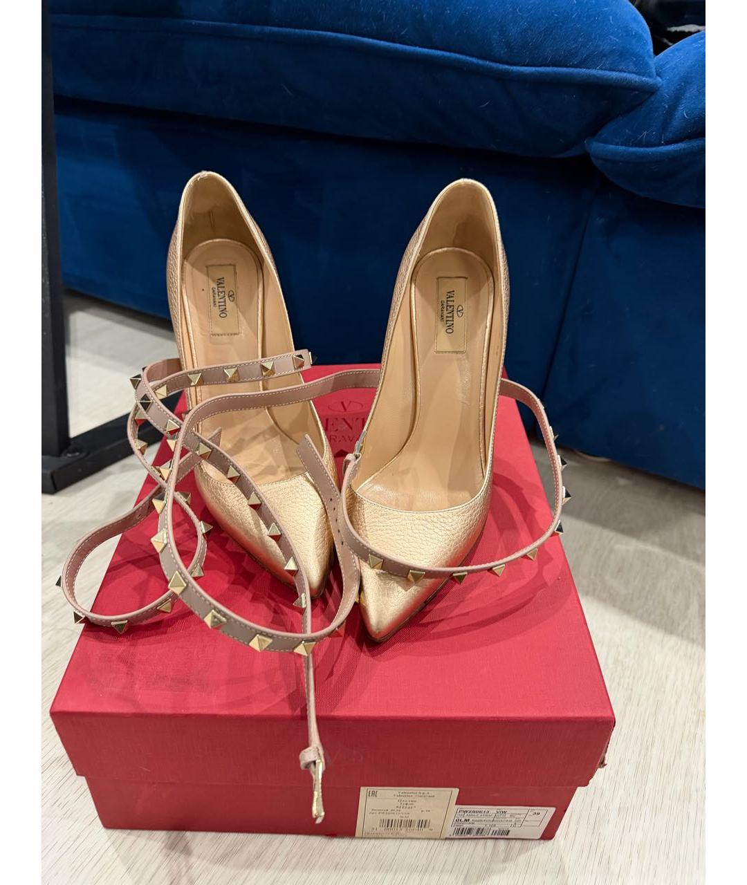 VALENTINO Золотые кожаные туфли, фото 2