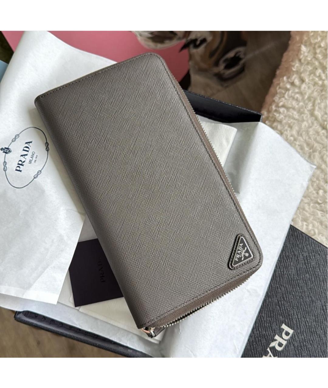 PRADA Серый кожаный кошелек, фото 2