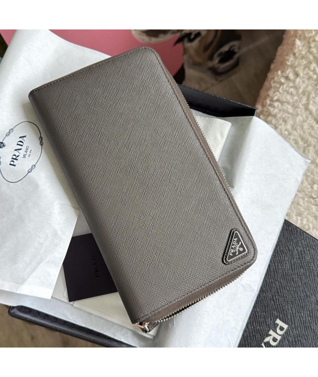 PRADA Серый кожаный кошелек, фото 3