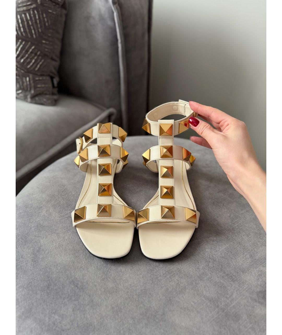 VALENTINO Бежевые кожаные сандалии, фото 3