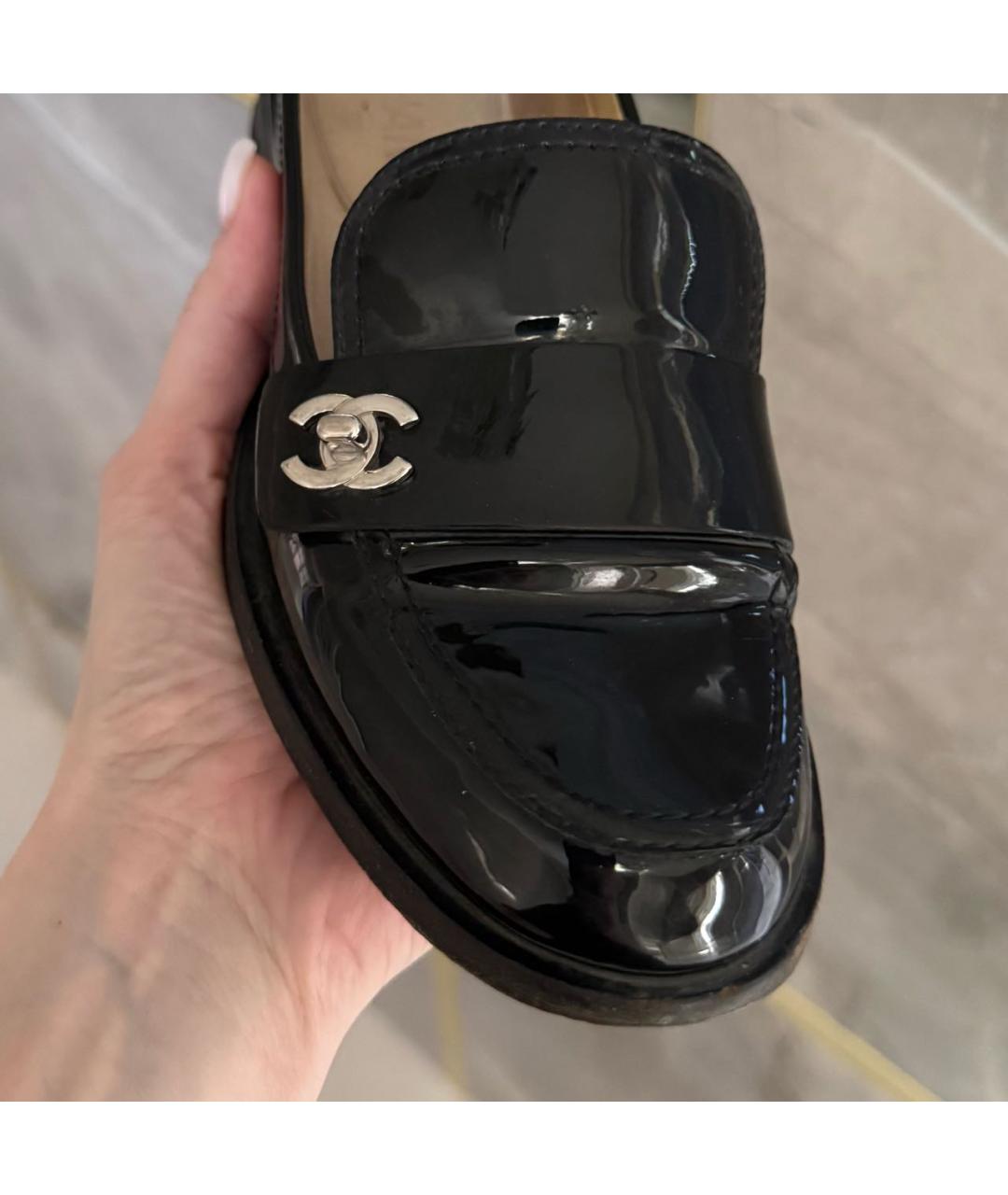 CHANEL Черные лоферы из лакированной кожи, фото 4