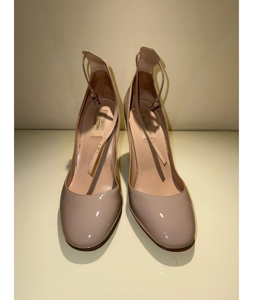 VALENTINO Бежевые туфли из лакированной кожи, фото 2