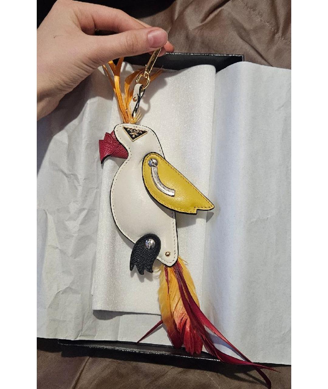 PRADA Белый брелок, фото 2