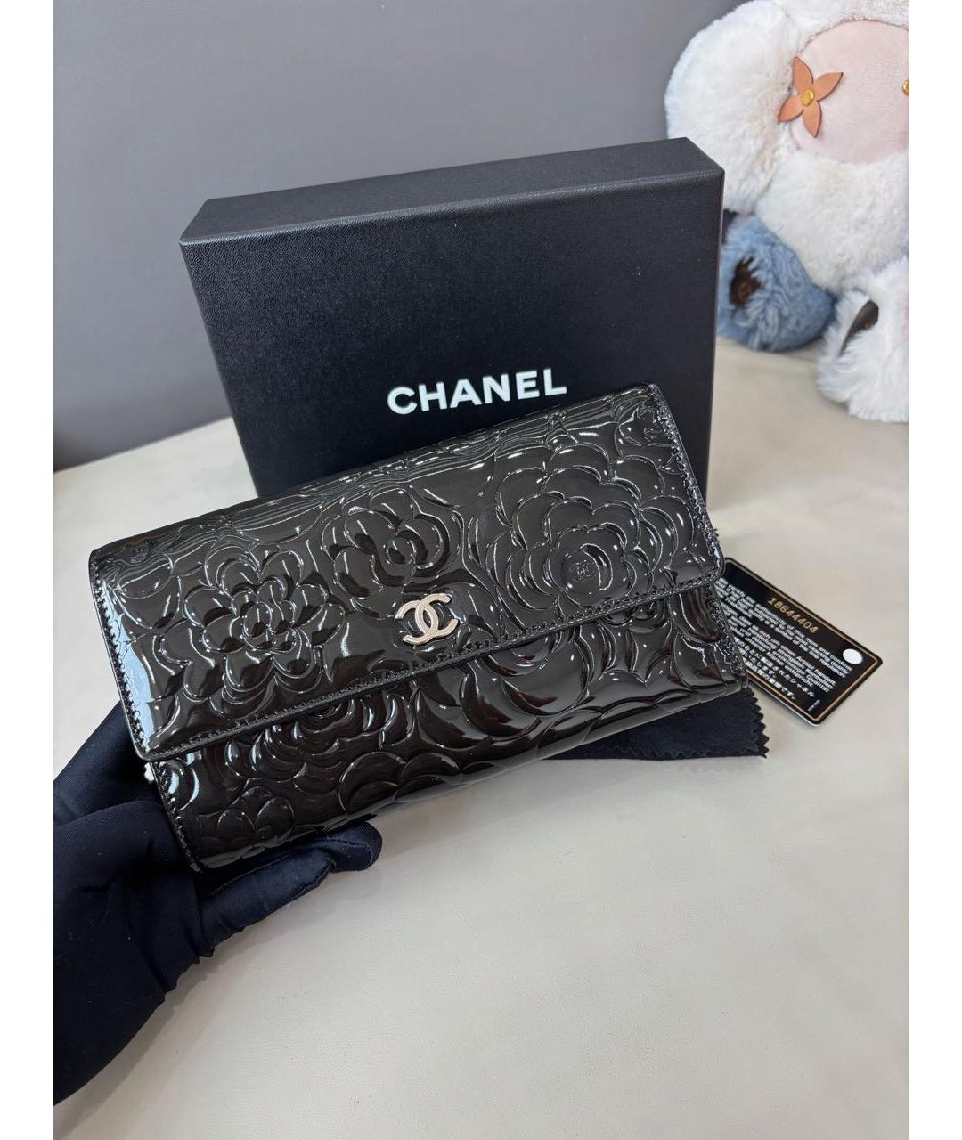 CHANEL Черный кошелек из лакированной кожи, фото 8