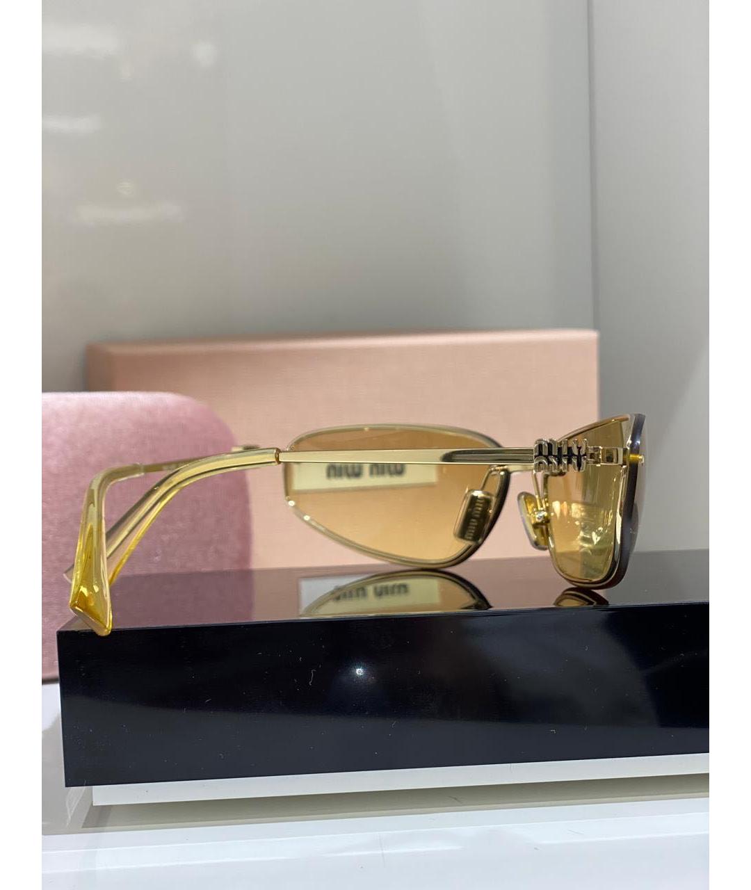 MIU MIU Золотые солнцезащитные очки, фото 3