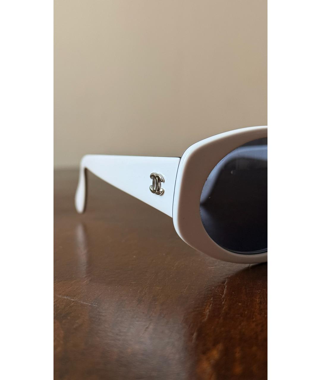 CHANEL Белые пластиковые солнцезащитные очки, фото 3