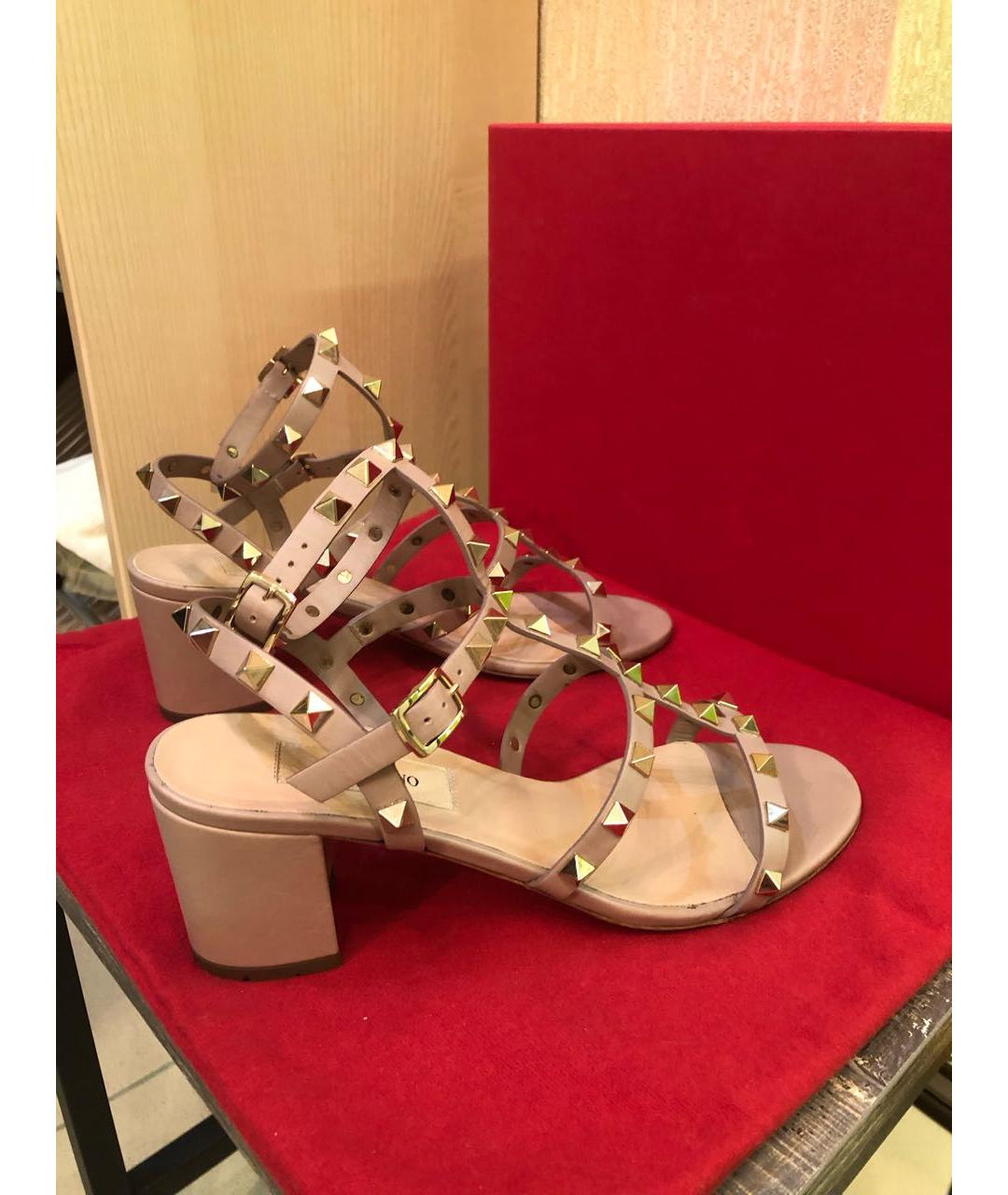 VALENTINO Бежевые кожаные босоножки, фото 6