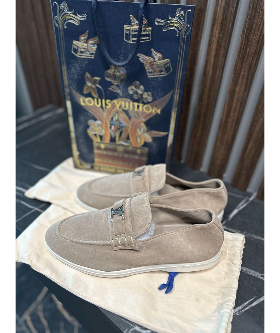 LOUIS VUITTON Бежевые замшевые лоферы, фото 3