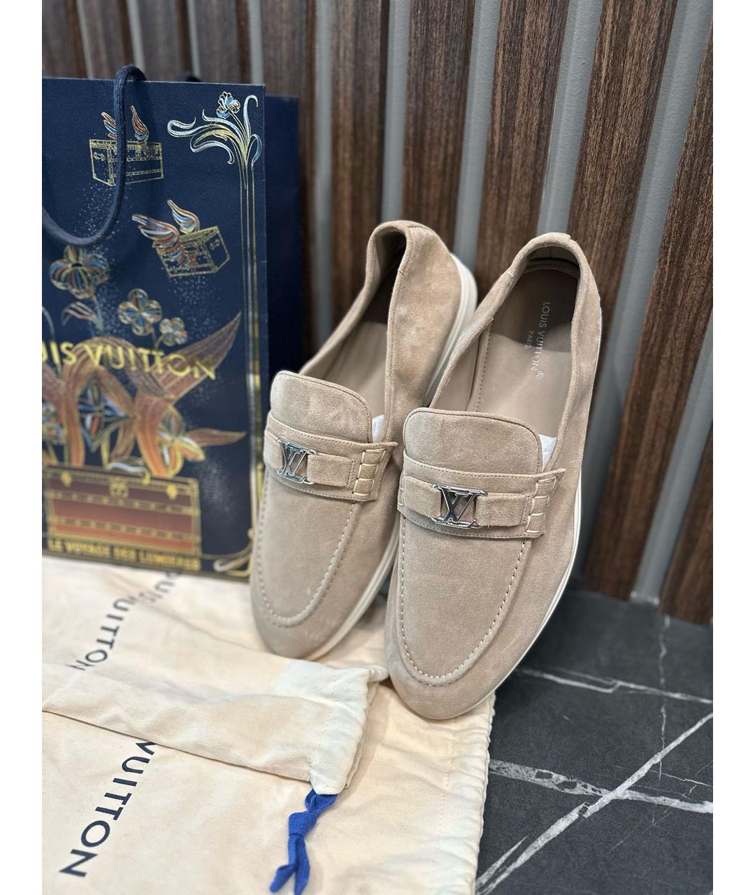 LOUIS VUITTON Бежевые замшевые лоферы, фото 6