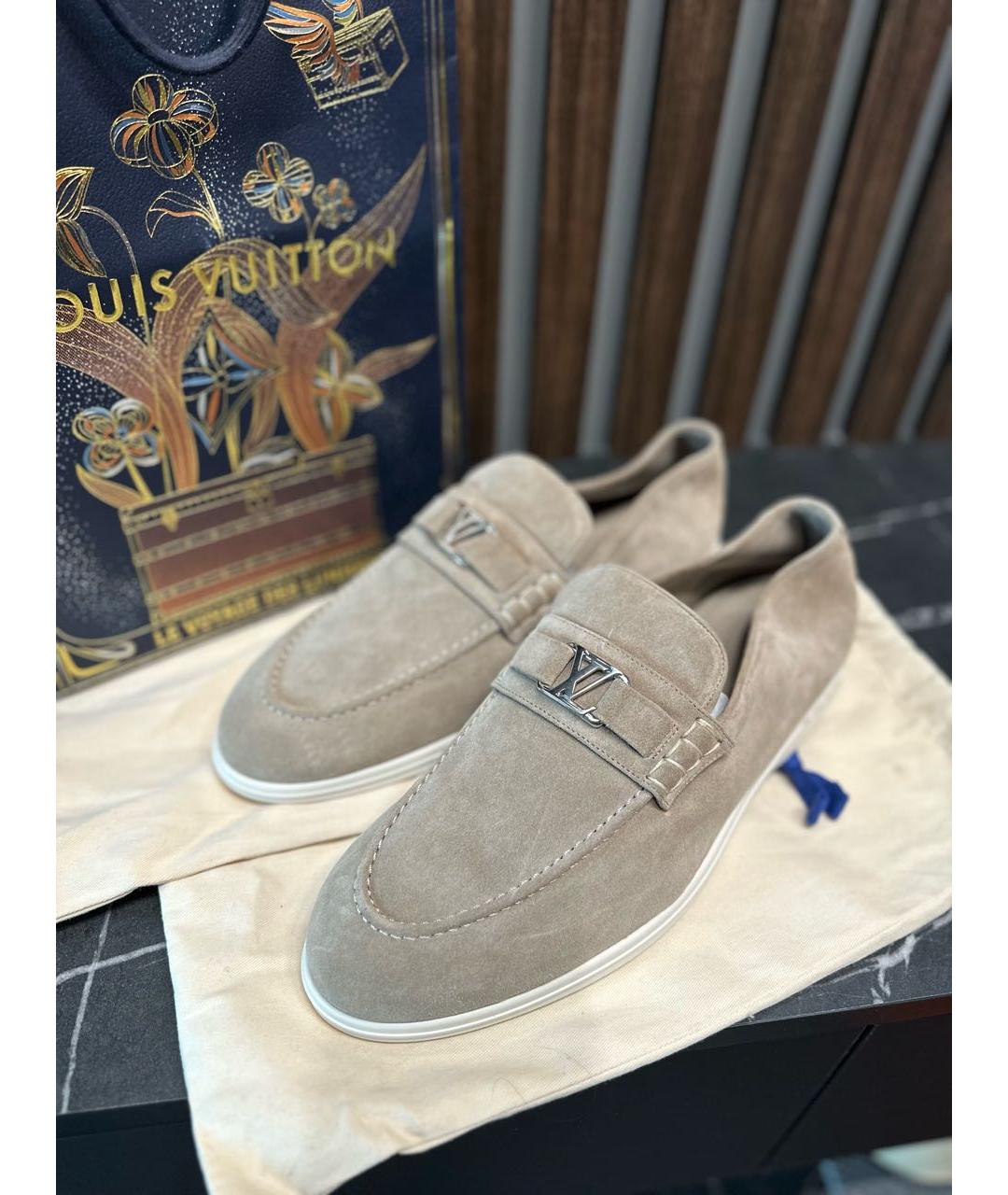 LOUIS VUITTON Бежевые замшевые лоферы, фото 2