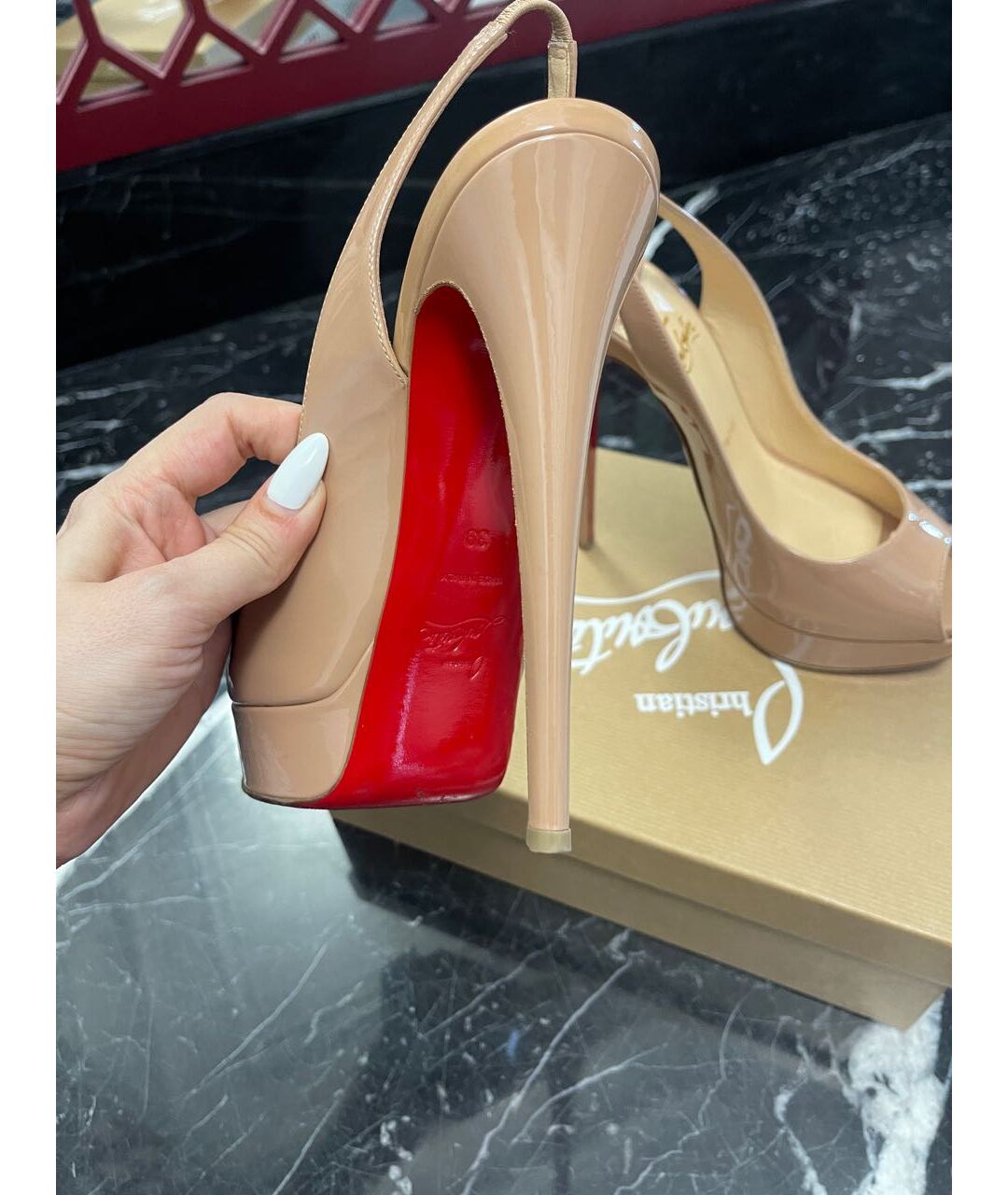 CHRISTIAN LOUBOUTIN Бежевые туфли из лакированной кожи, фото 5
