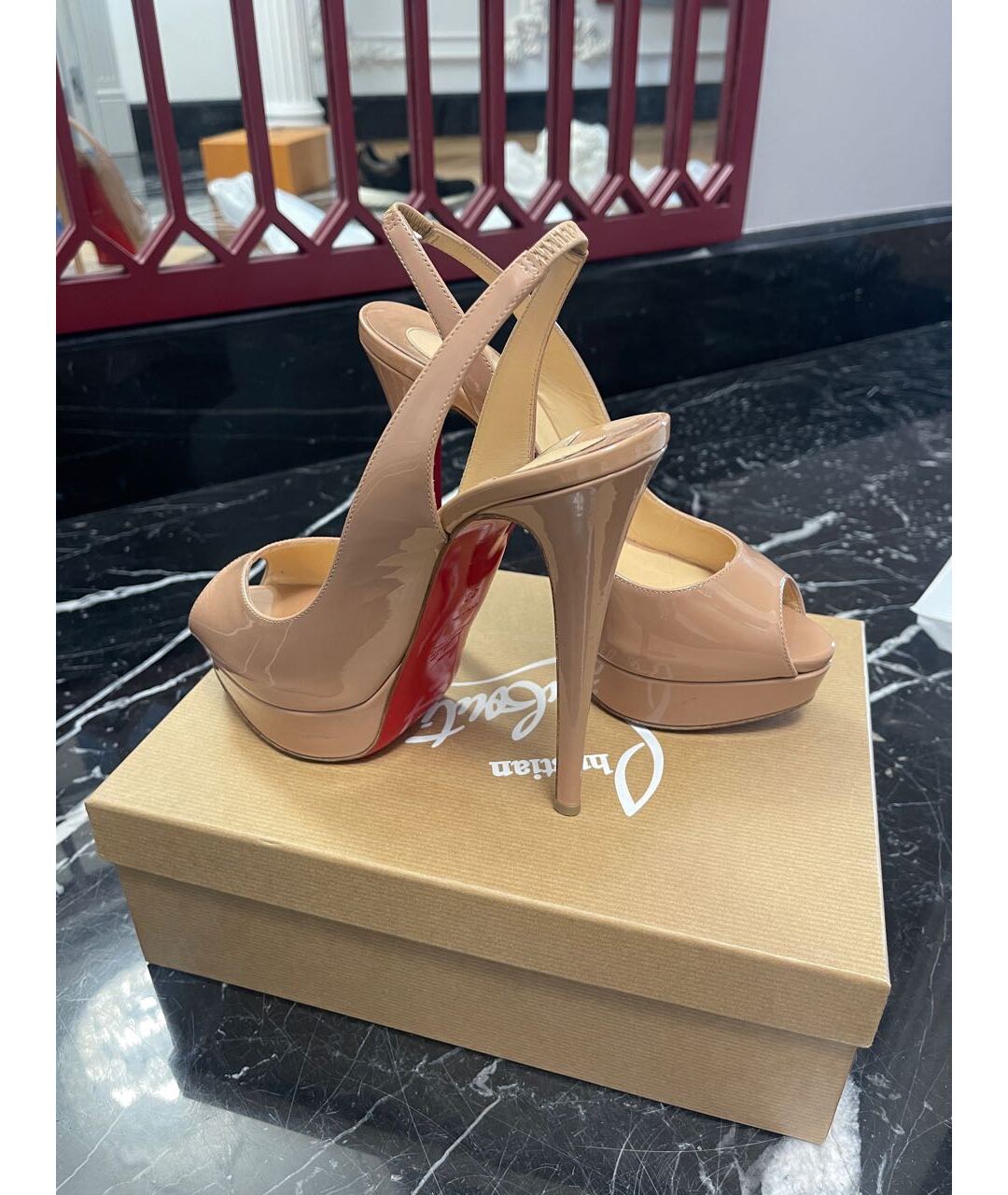 CHRISTIAN LOUBOUTIN Бежевые туфли из лакированной кожи, фото 2