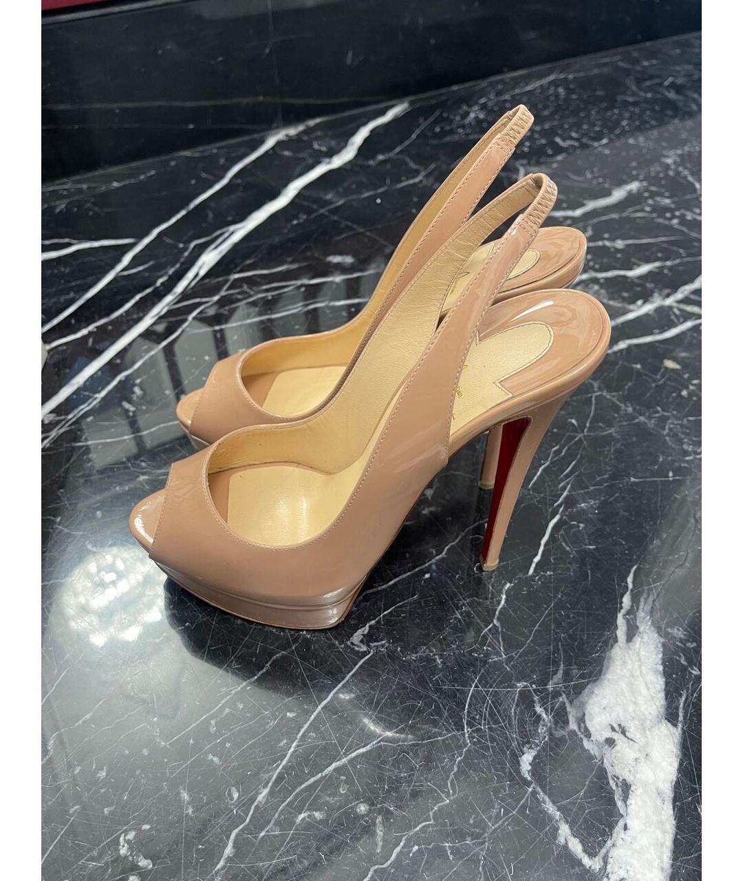 CHRISTIAN LOUBOUTIN Бежевые туфли из лакированной кожи, фото 7