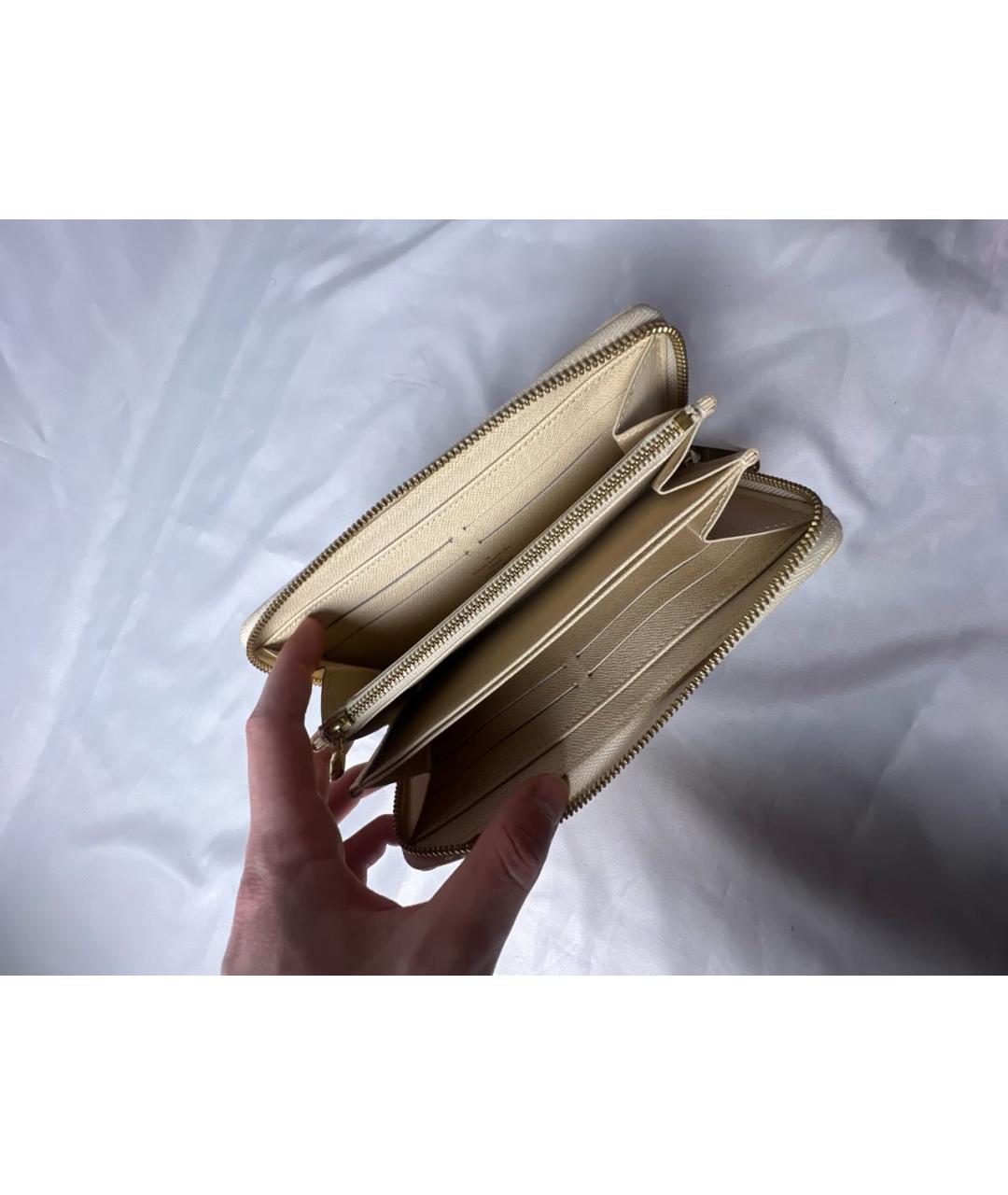 LOUIS VUITTON Белый кожаный кошелек, фото 4