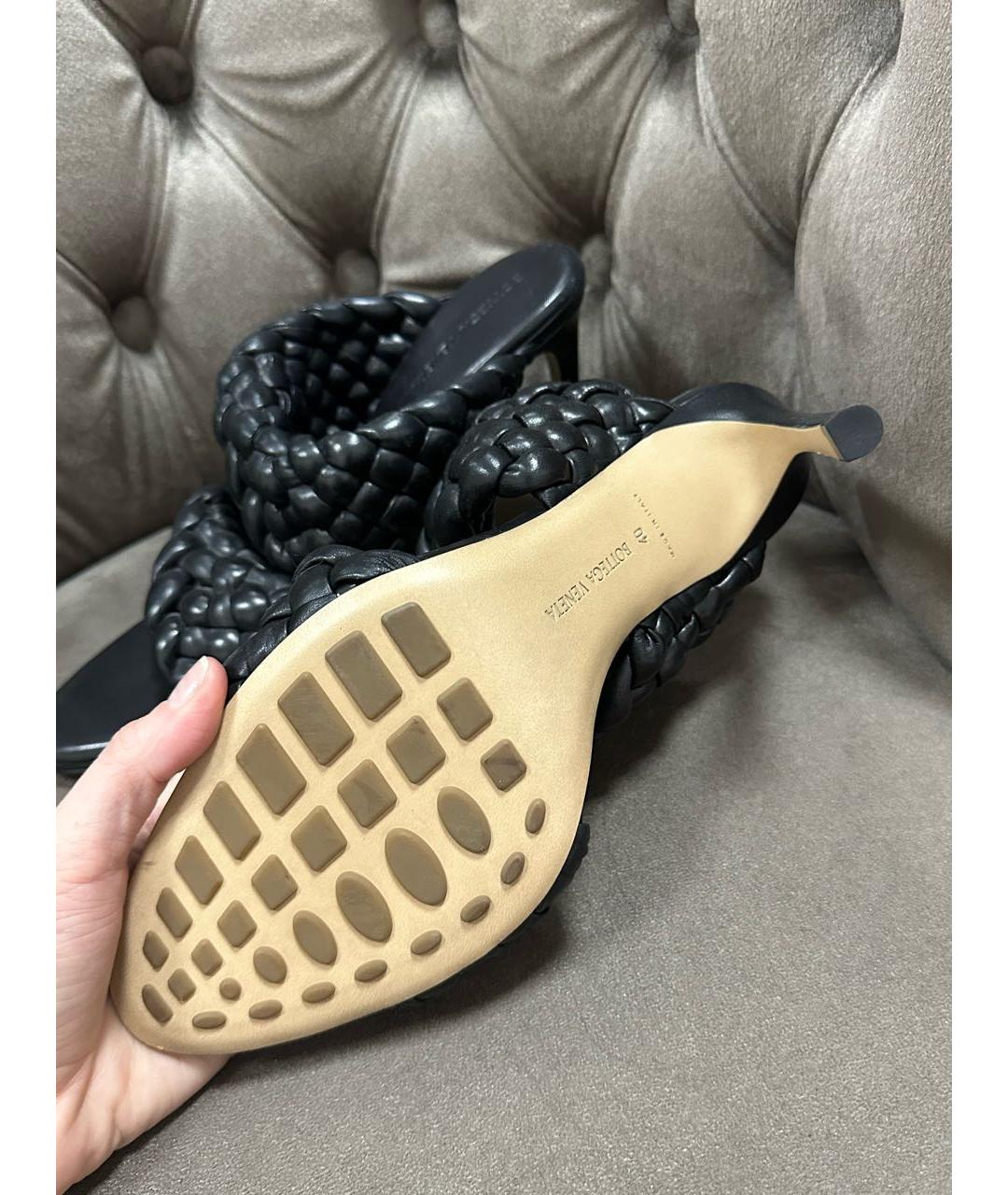 BOTTEGA VENETA Черные кожаные мюли, фото 3