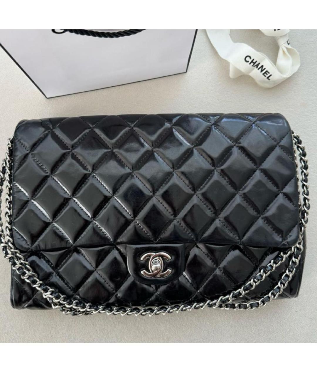 CHANEL Черная сумка через плечо из лакированной кожи, фото 3