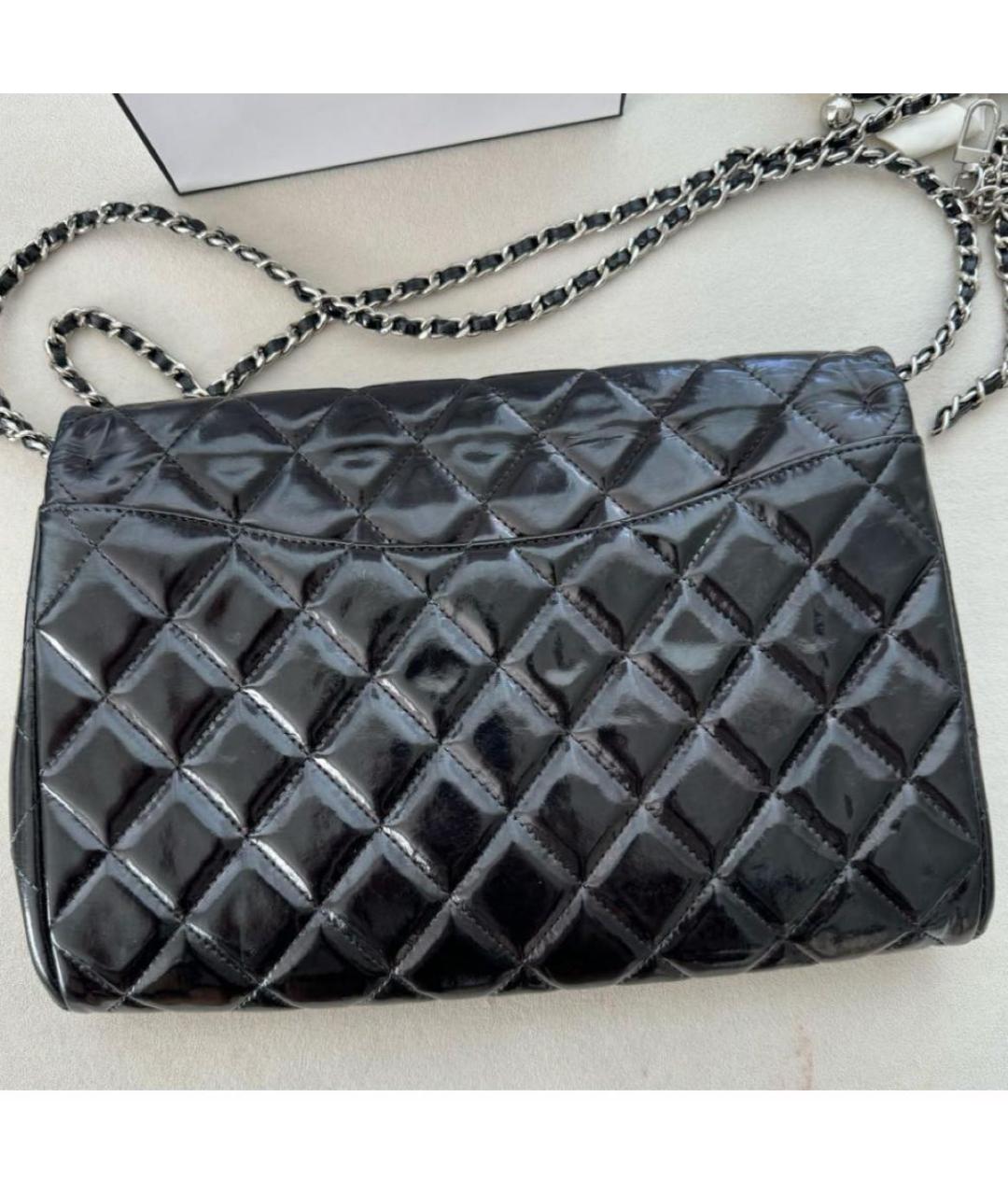 CHANEL Черная сумка через плечо из лакированной кожи, фото 4