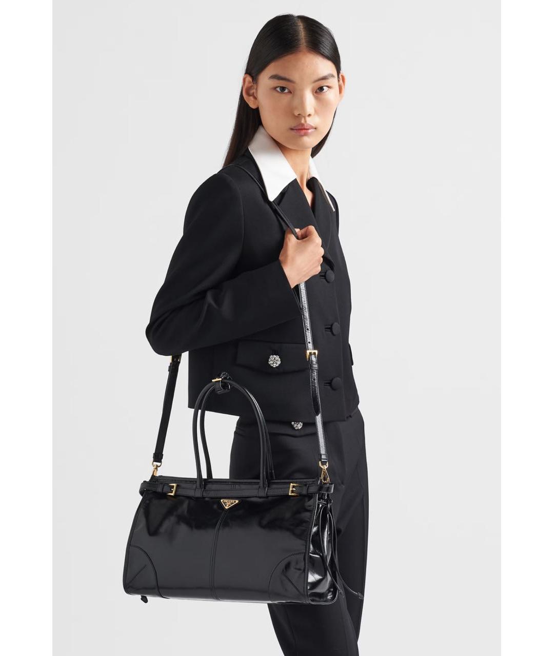 PRADA Черная сумка через плечо из лакированной кожи, фото 5