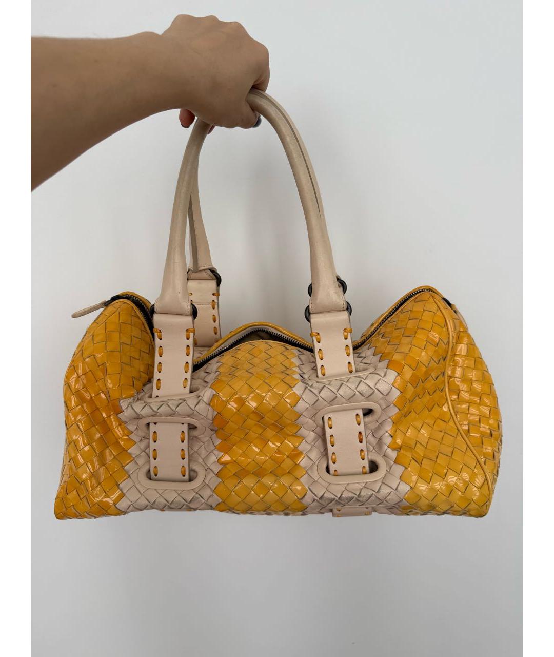 BOTTEGA VENETA Желтая кожаная сумка с короткими ручками, фото 8