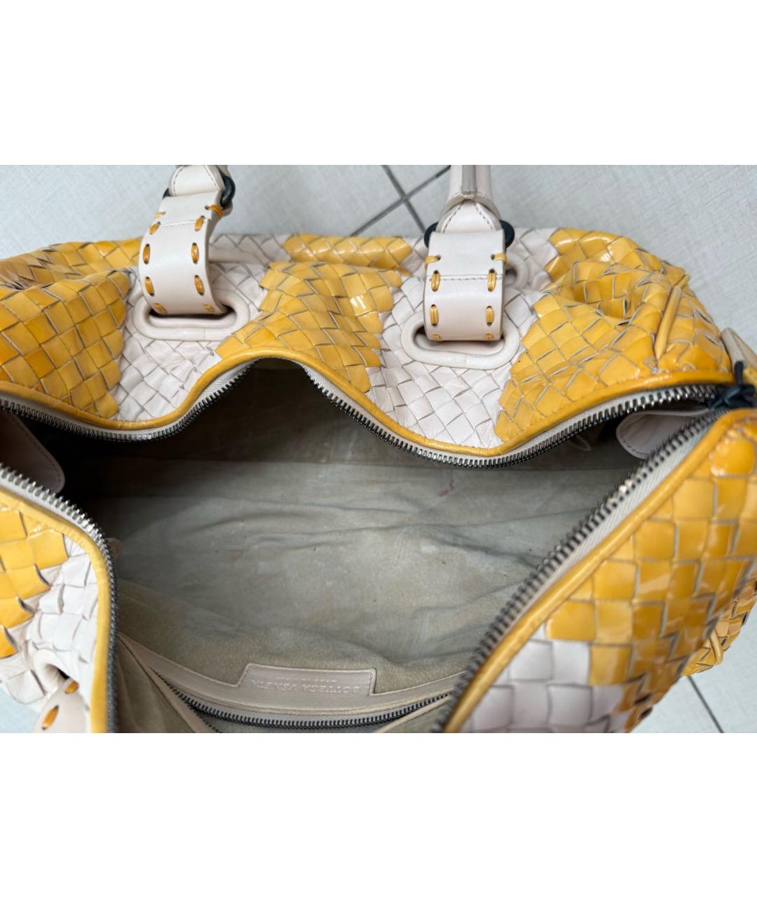 BOTTEGA VENETA Желтая кожаная сумка с короткими ручками, фото 3